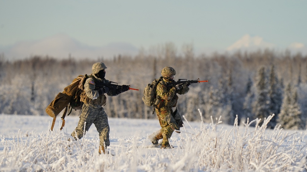 Alaska Army Guard Aviation unit supports UAA ROTC field training exercise