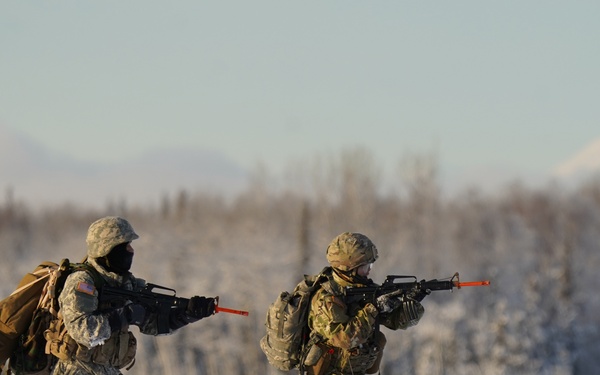 Alaska Army Guard Aviation unit supports UAA ROTC field training exercise