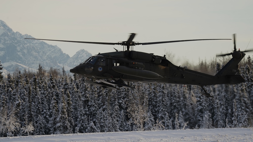 Alaska Army Guard Aviation unit supports UAA ROTC field training exercise