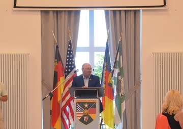 Mayor Bernd Alsfasser delivering opening remarks at the Baumholder 70th anniversary dinner.