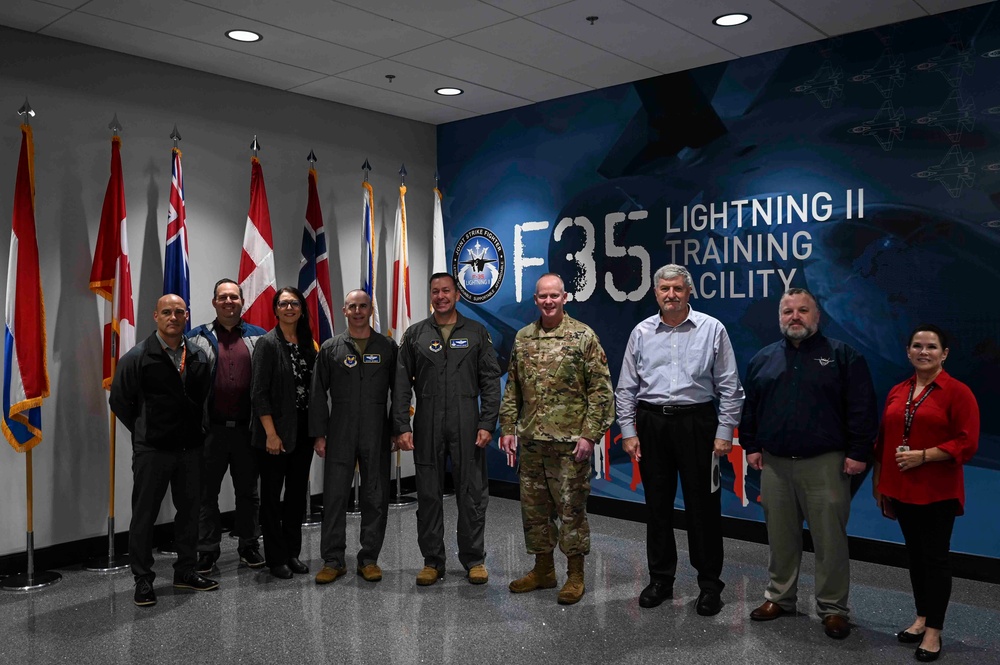 Lt. Gen. Michael Schmidt visits the F-35 Academic Training Center