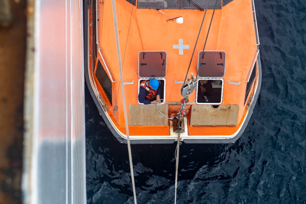 Civilian Mariners help patients onto the USNS Comfort