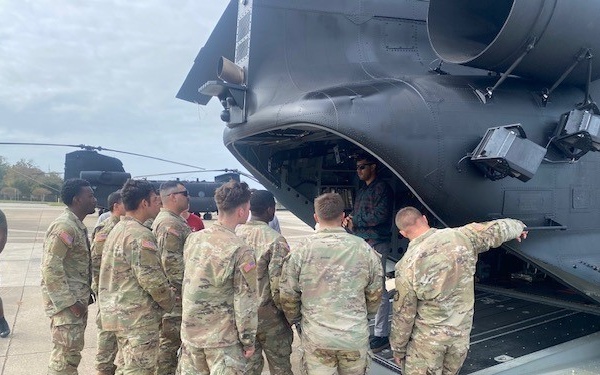 U.S. Army Chemical Corps Soldiers train with U.S. Navy SEALs during Exercise Trident