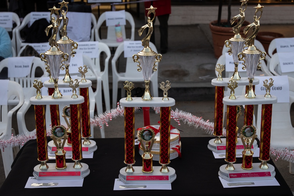 DVIDS Images Marines roll through 41st Annual Fallbrook Christmas