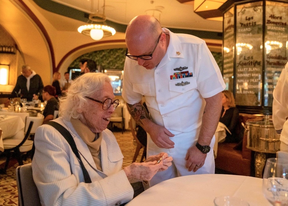 Sailors meet Aerographer’s mate from World War II