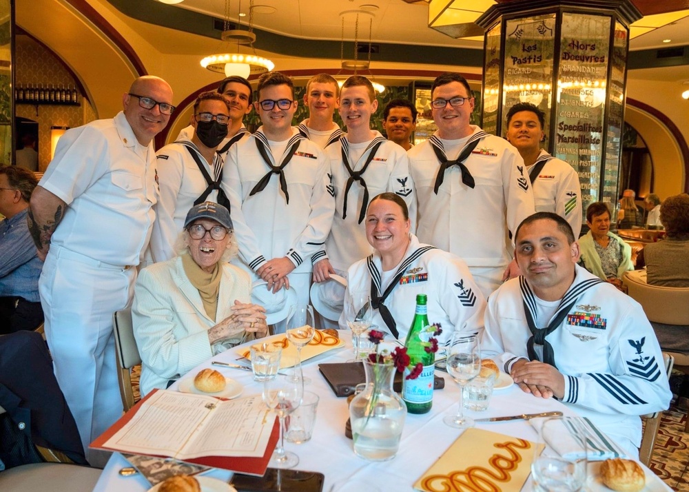 Sailors meet Aerographer’s mate from World War II