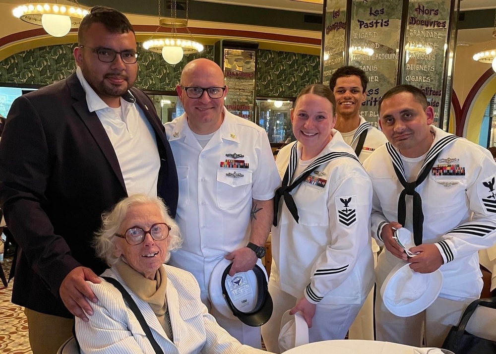 Sailors meet Aerographer’s mate from World War II