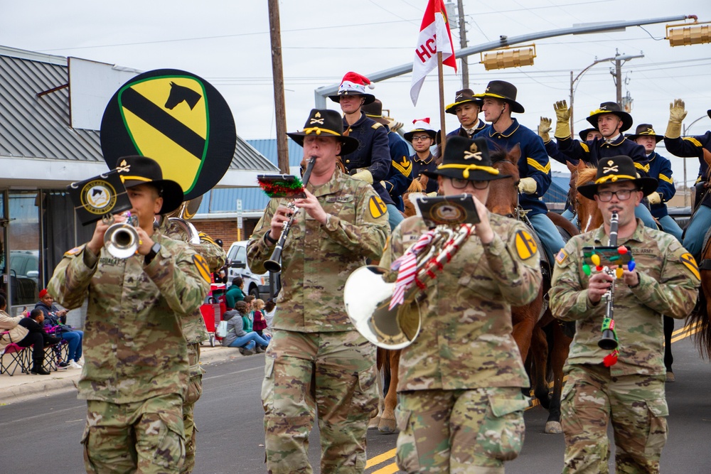 First Team Horse Cavalry Gives Local Community Some Holiday Cheer