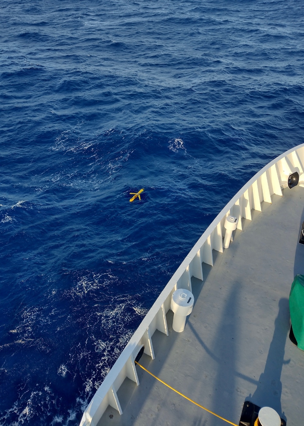 R/V Kilo Moana picks up Naval Oceanography Gliders