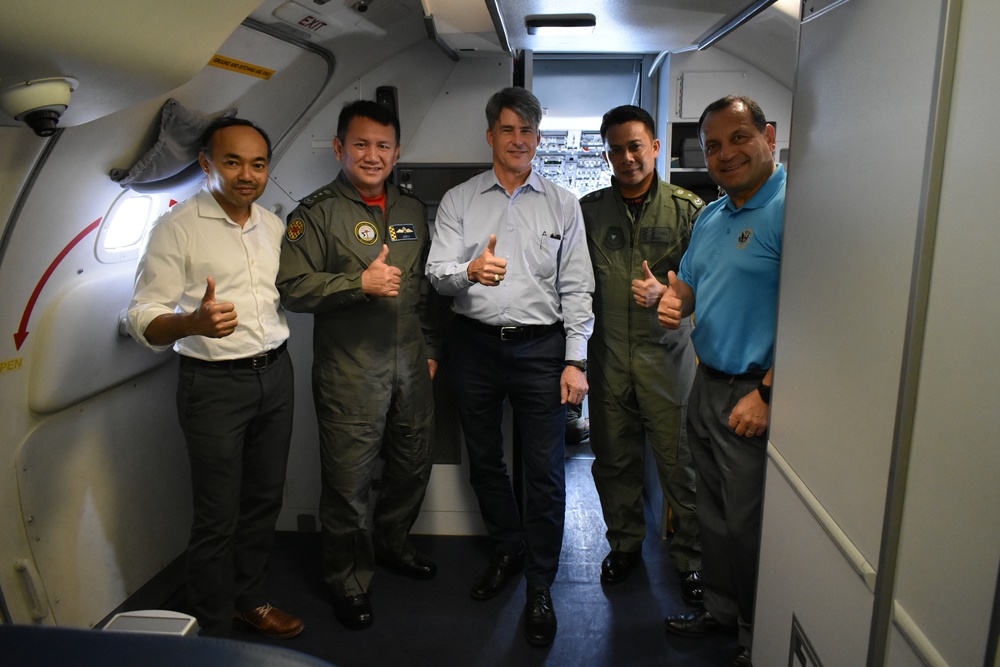 VP-45 Hosts Flight with U.S. Ambassador to Malaysia