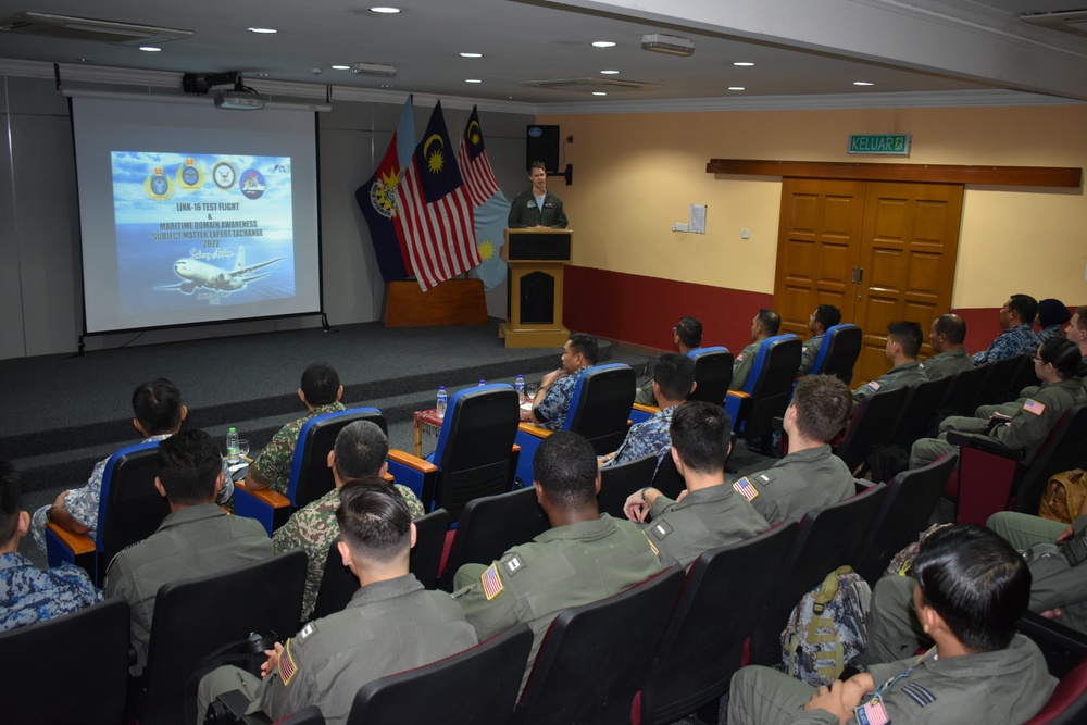 VP-45 Hosts Flight with U.S. Ambassador to Malaysia