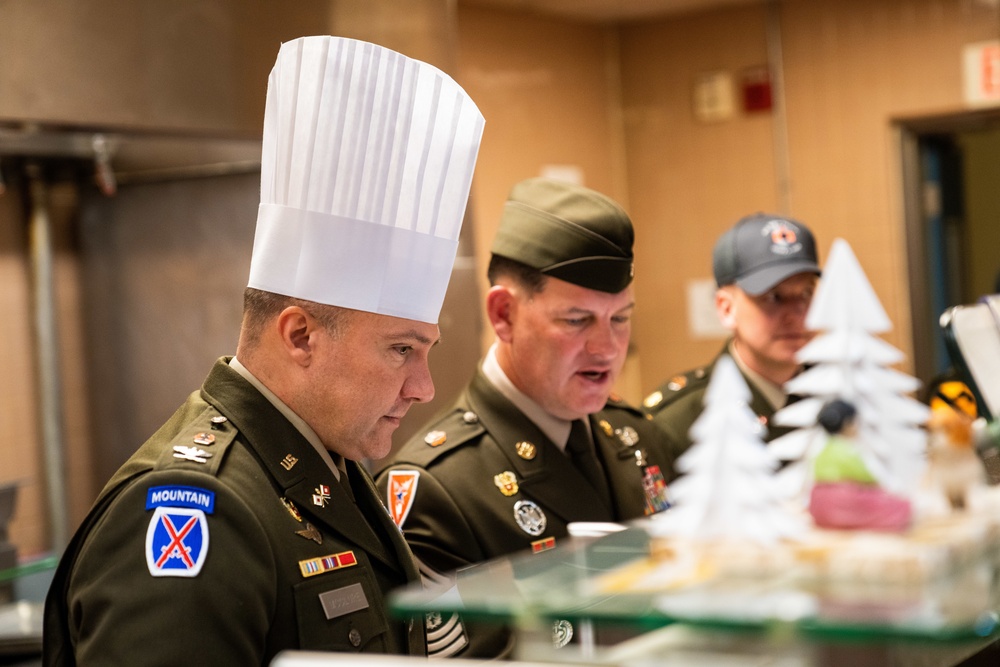 DFACS around Camp Humphreys serve delicious food and decorate the chow hall for Thanksgiving