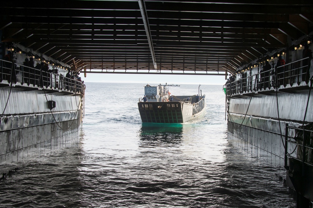 USS Harpers Ferry Participates in Steel Knight 23