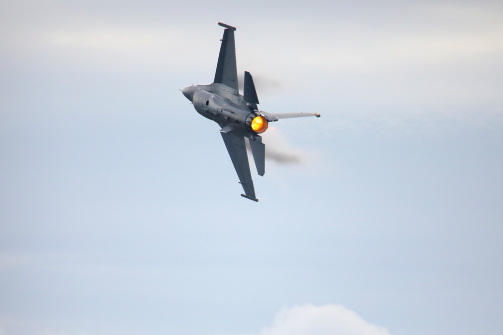 VMFA-312 participate in Nyutabaru Air Show
