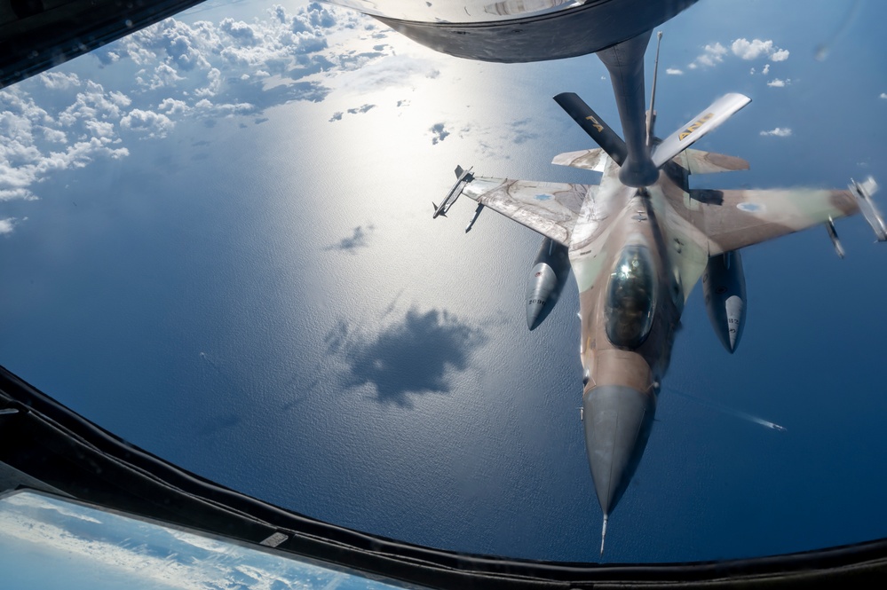 U.S. and Israeli Air Force execute fighter escort and refueling exercise