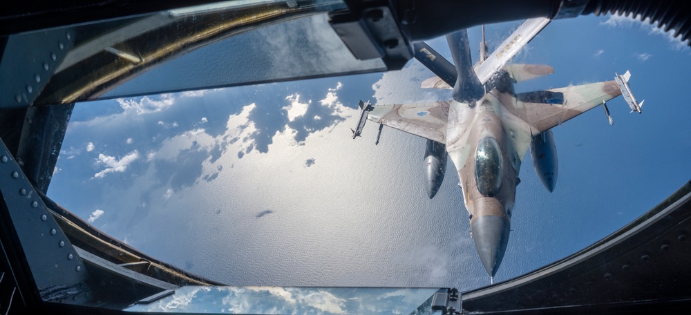 U.S. and Israeli Air Force execute fighter escort and refueling exercise