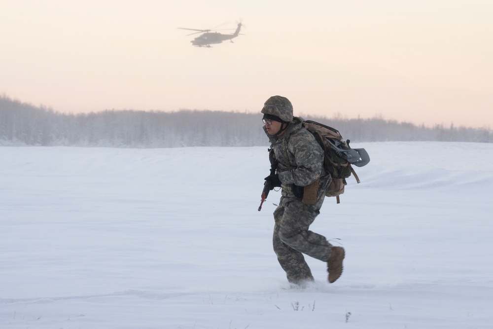 Alaska Army National Guard aviators support UAA Army ROTC field training exercise