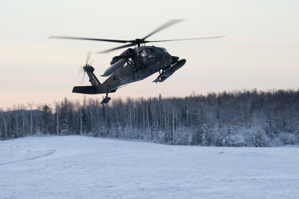 Alaska Army National Guard aviators support UAA Army ROTC field training exercise