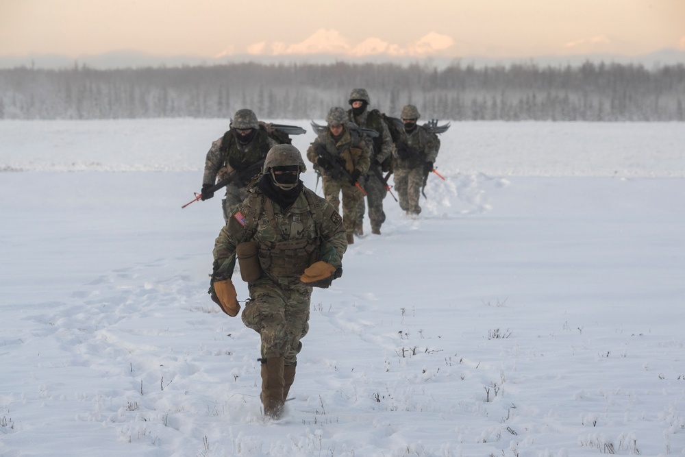 Alaska Army National Guard aviators support UAA Army ROTC field training exercise