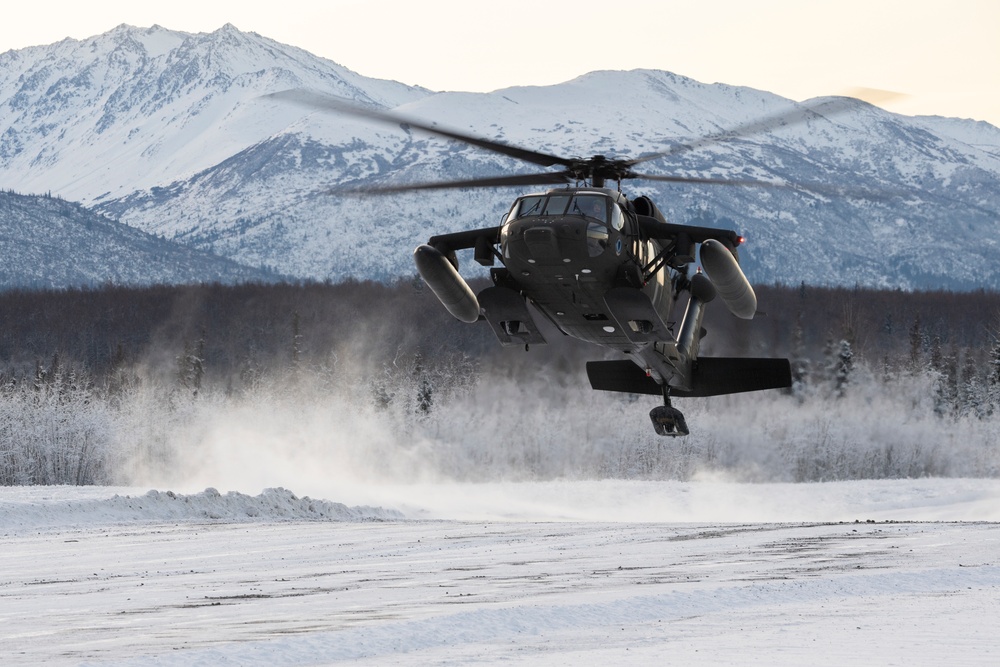 Alaska Army National Guard aviators support UAA Army ROTC field training exercise