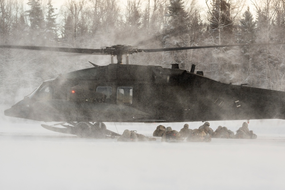 Alaska Army National Guard aviators support UAA Army ROTC field training exercise