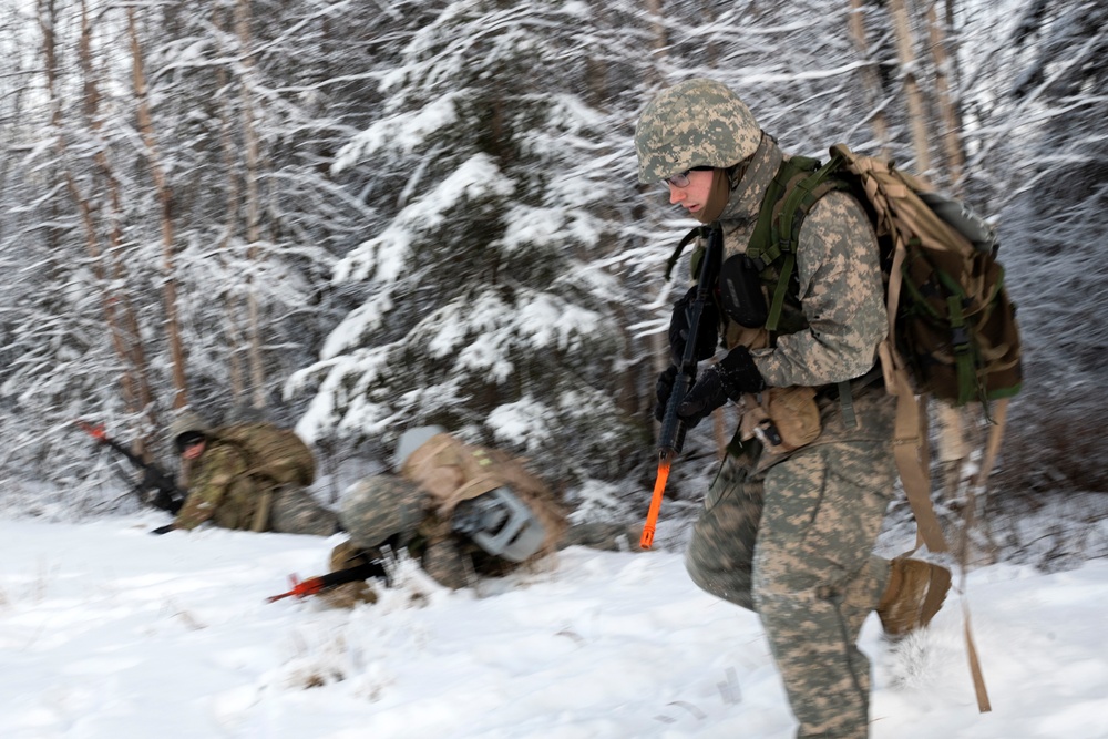 Alaska Army National Guard aviators support UAA Army ROTC field training exercise