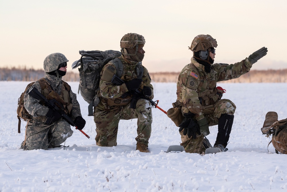 Alaska Army National Guard aviators support UAA Army ROTC field training exercise