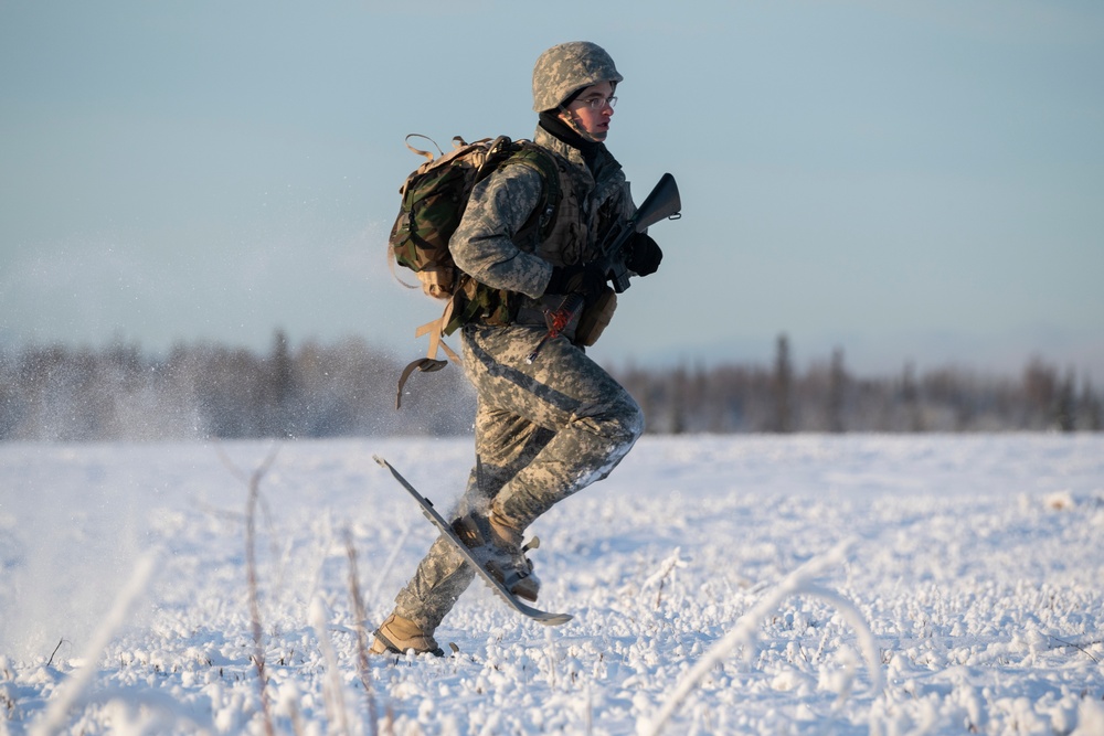 Alaska Army National Guard aviators support UAA Army ROTC field training exercise