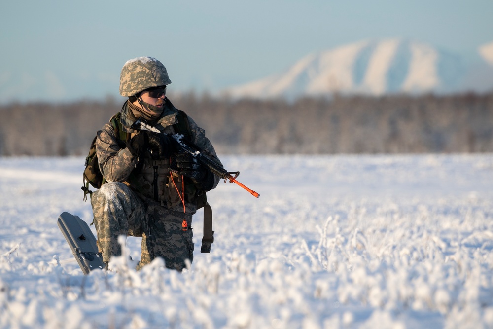 Alaska Army National Guard aviators support UAA Army ROTC field training exercise