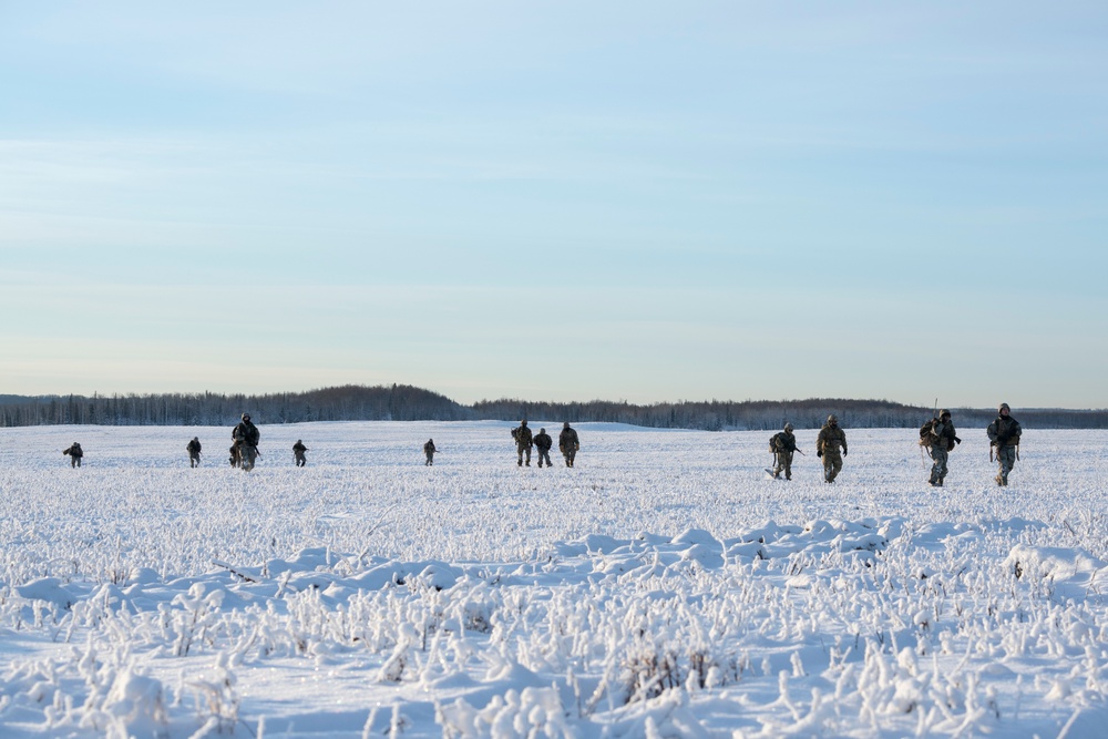 Alaska Army National Guard aviators support UAA Army ROTC field training exercise