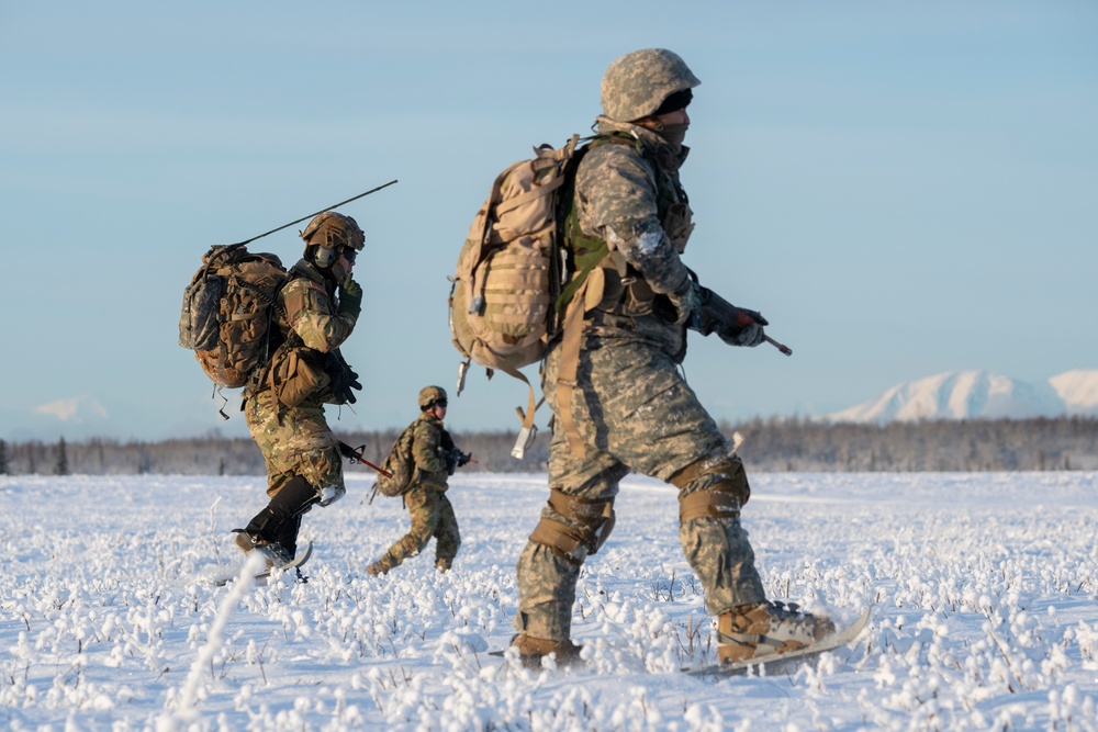 Alaska Army National Guard aviators support UAA Army ROTC field training exercise