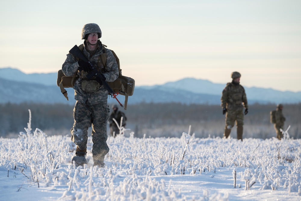 Alaska Army National Guard aviators support UAA Army ROTC field training exercise