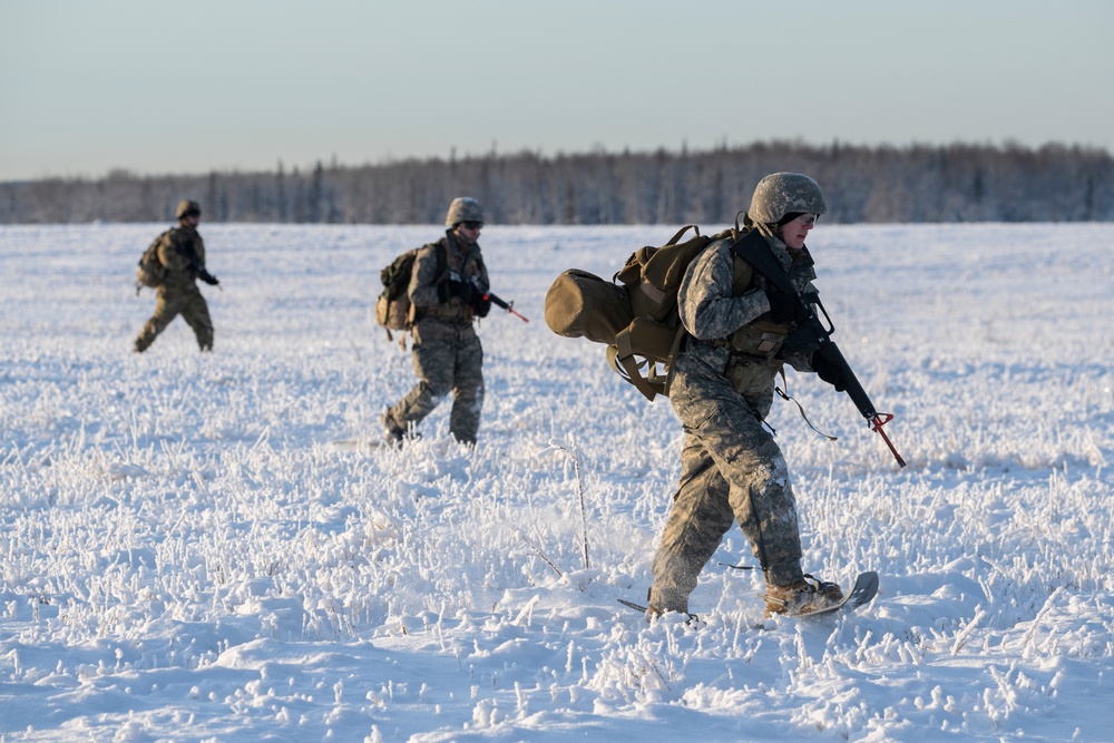 Alaska Army National Guard aviators support UAA Army ROTC field training exercise