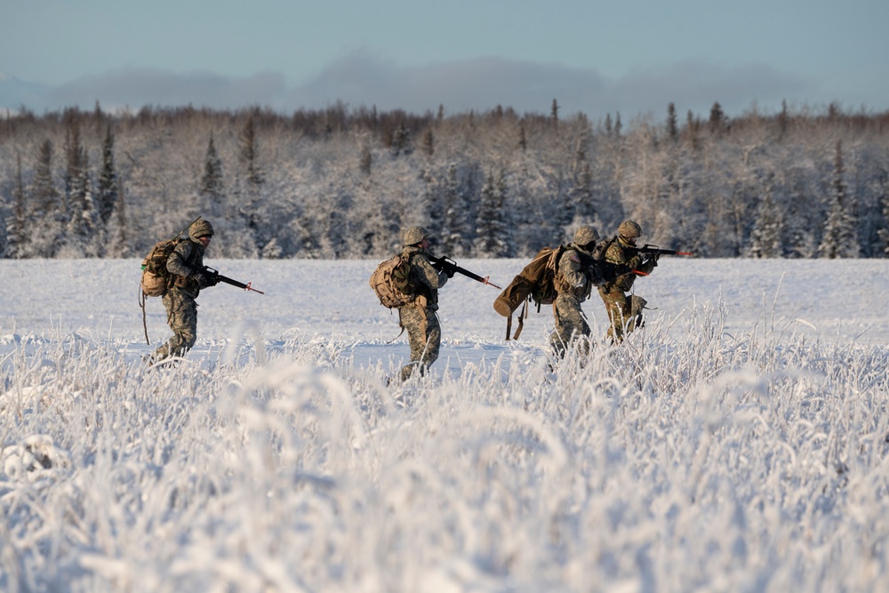 Alaska Army National Guard aviators support UAA Army ROTC field training exercise