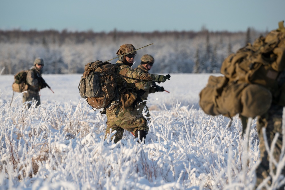 Alaska Army National Guard aviators support UAA Army ROTC field training exercise