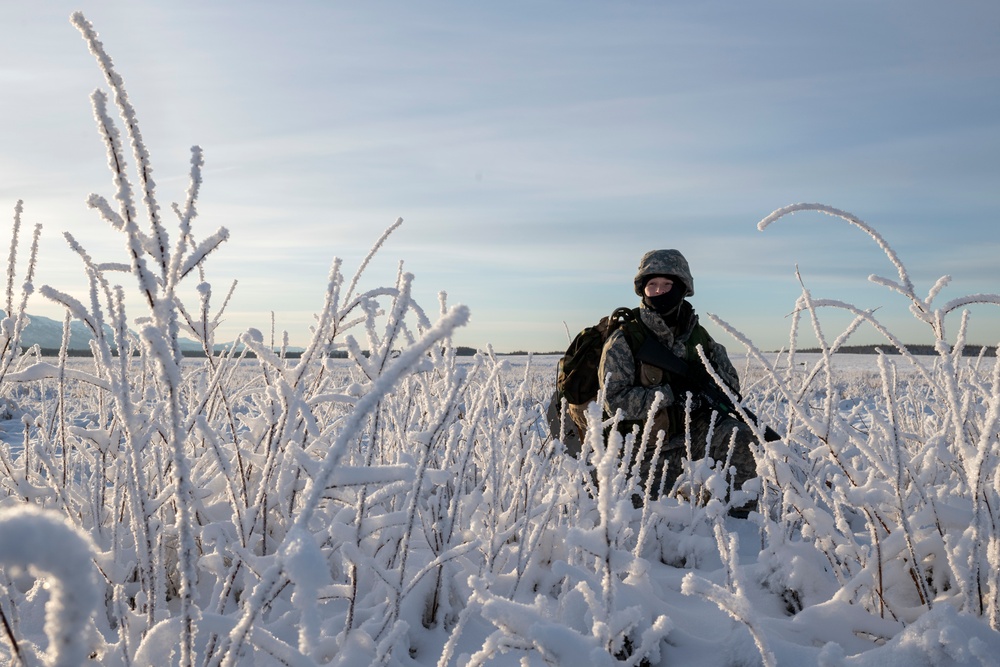 Alaska Army National Guard aviators support UAA Army ROTC field training exercise