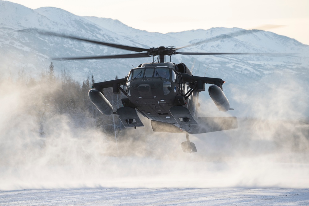 Alaska Army National Guard aviators support UAA Army ROTC field training exercise