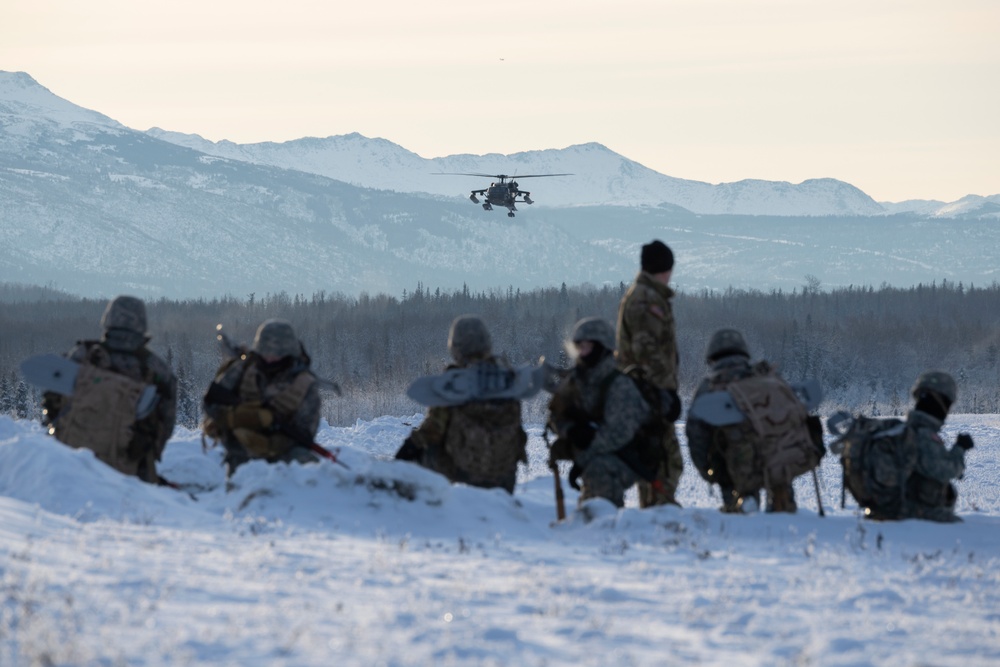 Alaska Army National Guard aviators support UAA Army ROTC field training exercise