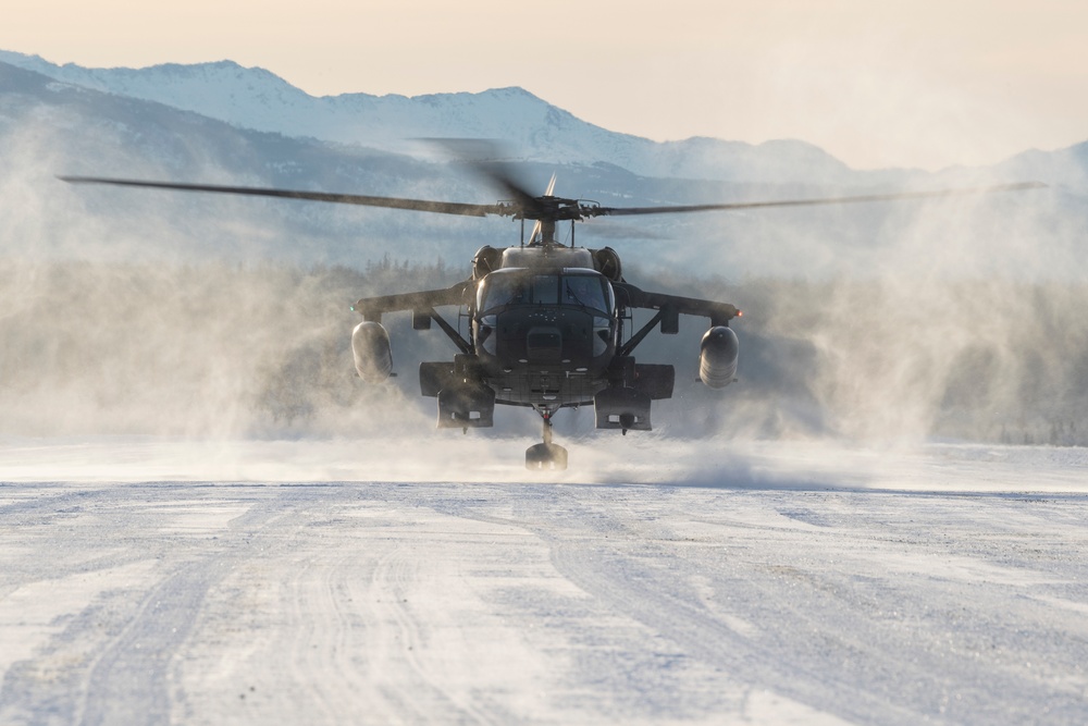 Alaska Army National Guard aviators support UAA Army ROTC field training exercise