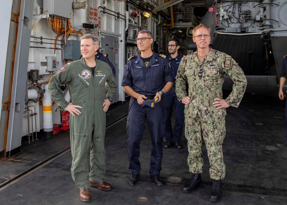 USS George H.W. Bush (CVN 77) Cross Deck with ITS Carabiniere (F 593)