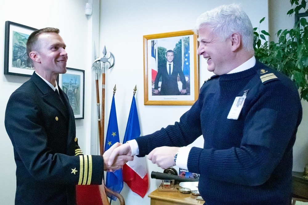 USS Truxtun (DDG 103) Commanding Officer Meets with French Allies