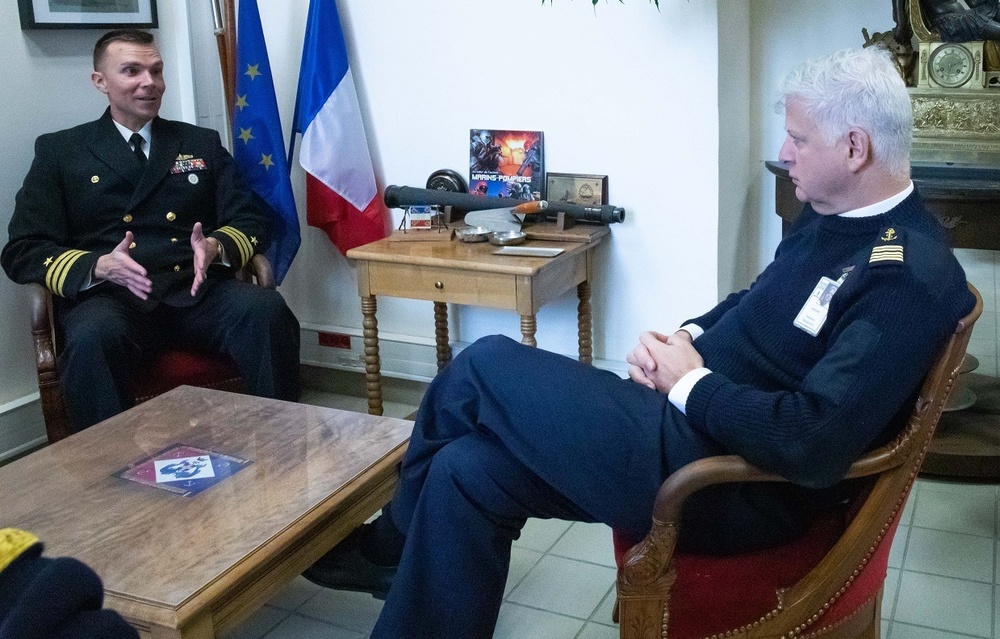 USS Truxtun (DDG 103) Commanding Officer Meets with French Allies