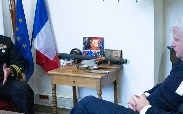 USS Truxtun (DDG 103) Commanding Officer Meets with French Allies