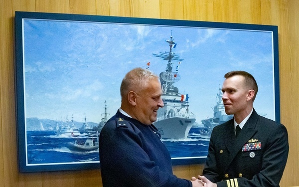 USS Truxtun (DDG 103) Commanding Officer Meets with French Allies