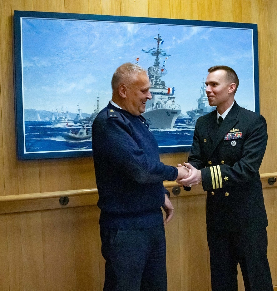 USS Truxtun (DDG 103) Commanding Officer Meets with French Allies