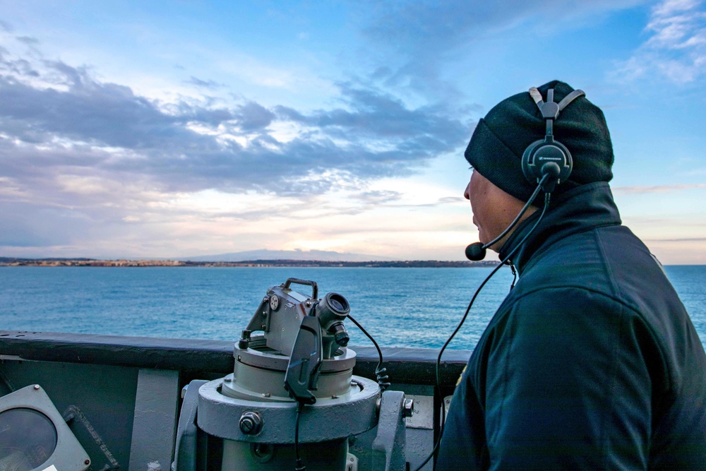 USS Leyte Gulf (CG 55) Arrives in Augusta Bay, Italy