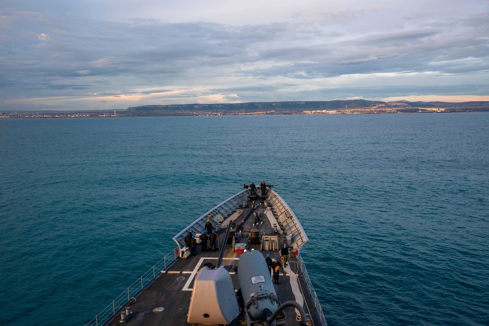 USS Leyte Gulf (CG 55) Arrives in Augusta Bay, Italy