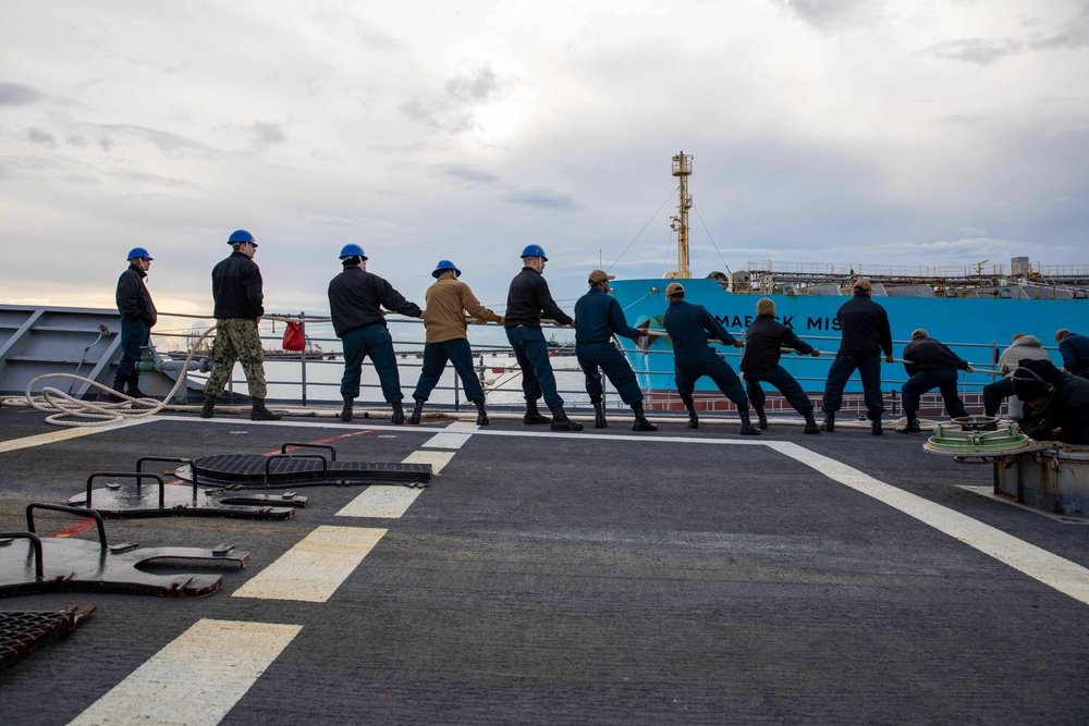 USS Leyte Gulf (CG 55) Arrives in Augusta Bay, Italy