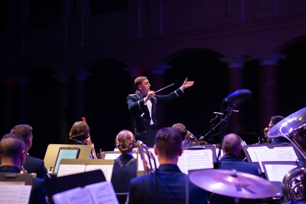 KMC expresses appreciation for host nation hospitality through holiday concert