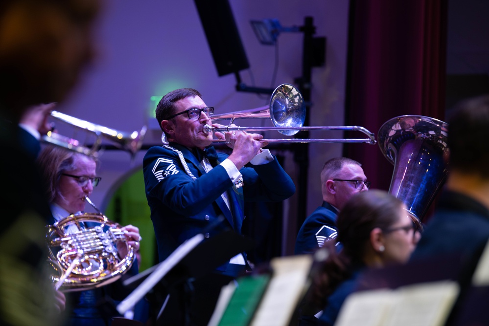 KMC expresses appreciation for host nation hospitality through holiday concert